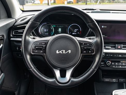 Used 2022 Kia Niro EX Premium w/ Cold Weather Package image 12