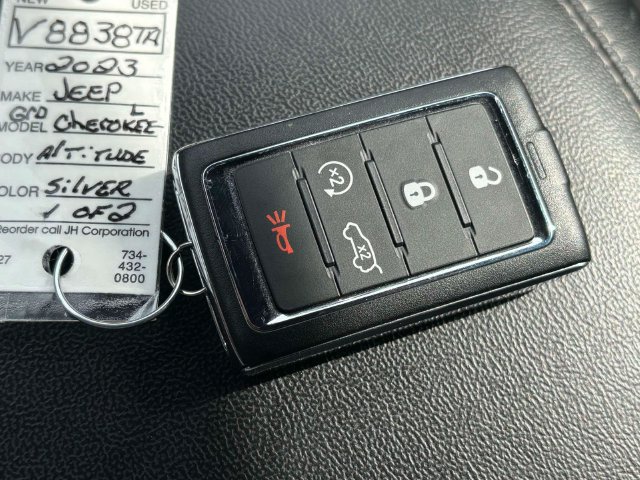 Used 2023 Jeep Grand Cherokee L Laredo AWD/4WD image 28