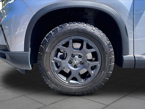 Used 2025 Honda Pilot TrailSport image 11