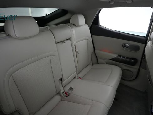 Used 2023 Genesis GV60 Advanced image 5