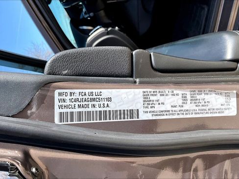 Used 2021 Jeep Grand Cherokee Laredo image 32