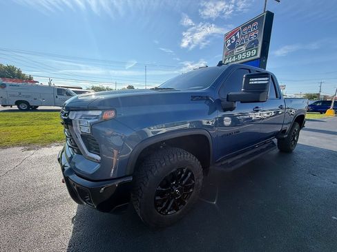 Used 2025 Chevrolet Silverado 2500 LT w/ Trail Boss Package AWD/4WD image 9
