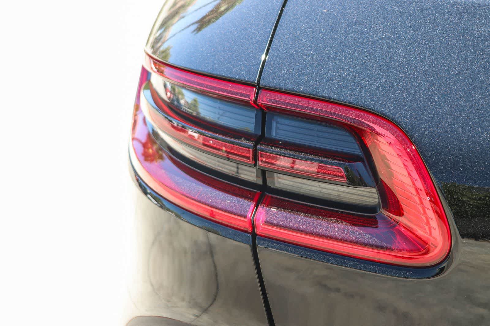 Used 2018 Porsche Macan AWD/4WD image 6
