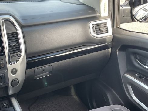 Used 2021 Nissan Titan SV w/ SV Convenience Package image 17