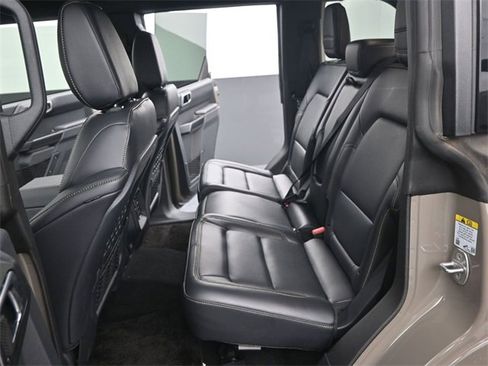 Used 2025 Ford Bronco Badlands image 12