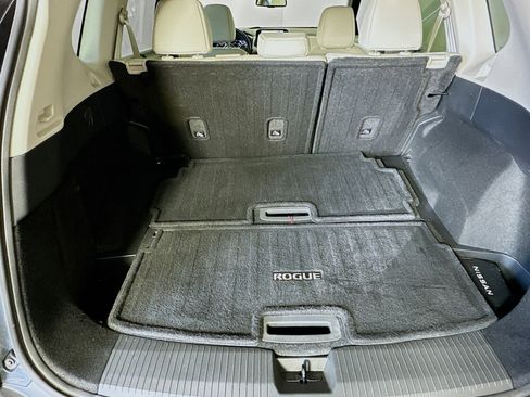 Used 2023 Nissan Rogue SL w/ SL Premium Package image 29