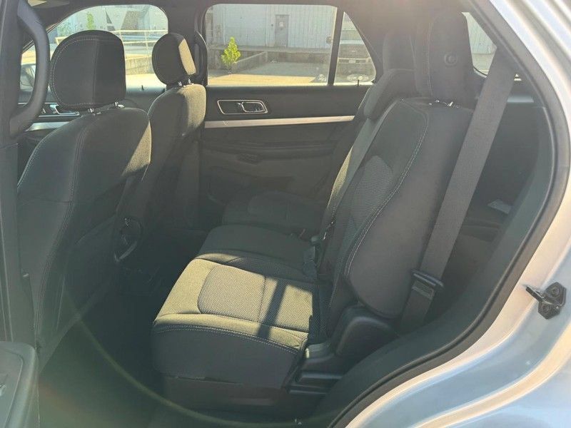Used 2017 Ford Explorer XLT FWD image 8