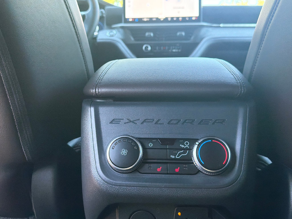 Used 2025 Ford Explorer Platinum RWD image 24