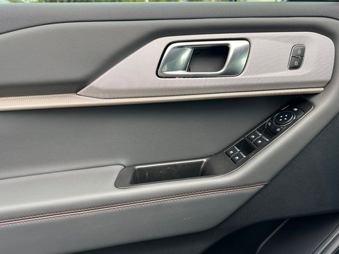 New 2025 Ford Explorer Active image 10