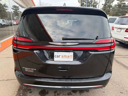 Used 2022 Chrysler Pacifica Touring-L image 6