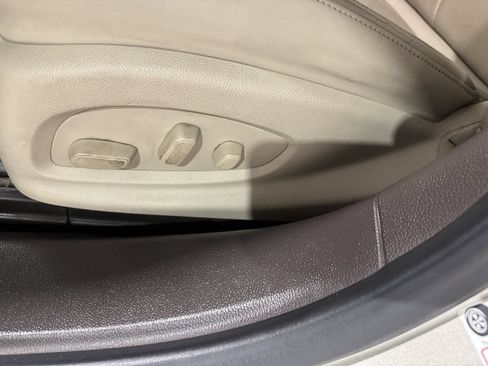 Used 2014 Buick LaCrosse Leather w/ Driver Confidence Package FWD image 18