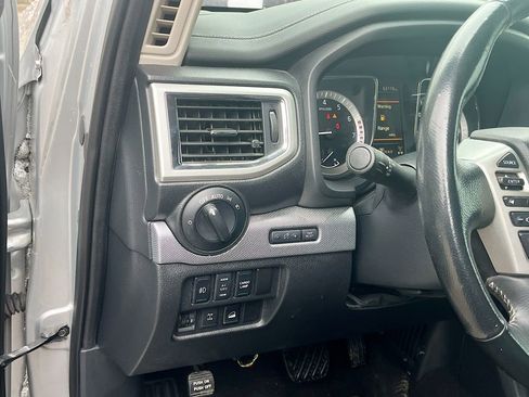 Used 2019 Nissan Titan PRO-4X w/ Pro-4x Utility Package AWD/4WD image 10