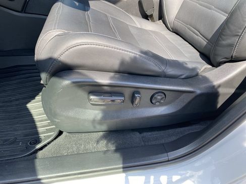 Used 2022 Honda CR-V Touring image 12