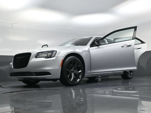 Used 2023 Chrysler 300 Touring w/ Sport Appearance Package RWD image 26