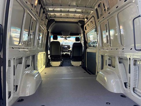 New 2025 Mercedes-Benz Sprinter 2500 image 25