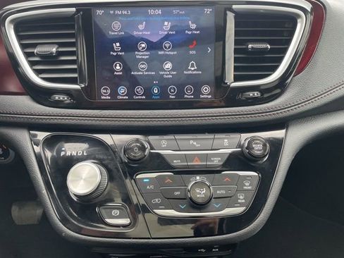Used 2020 Chrysler Pacifica Limited image 25