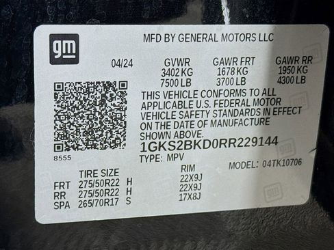 Used 2024 GMC Yukon SLT w/ SLT Luxury Package image 32