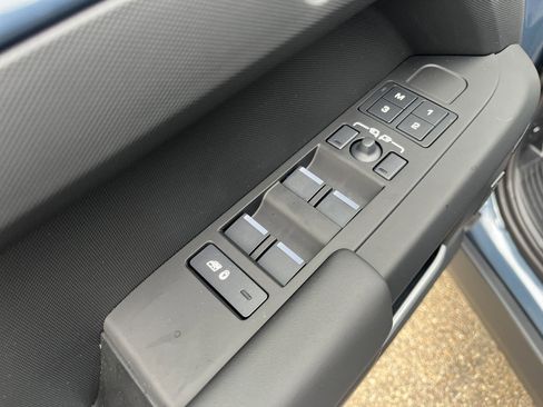 Used 2025 Land Rover Defender 110 S image 11