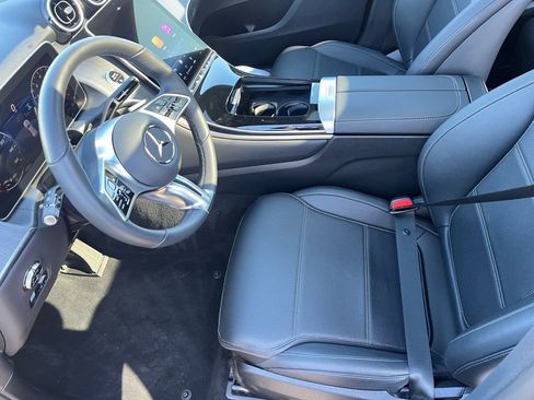 Certified 2025 Mercedes-Benz GLC 300 4MATIC image 9