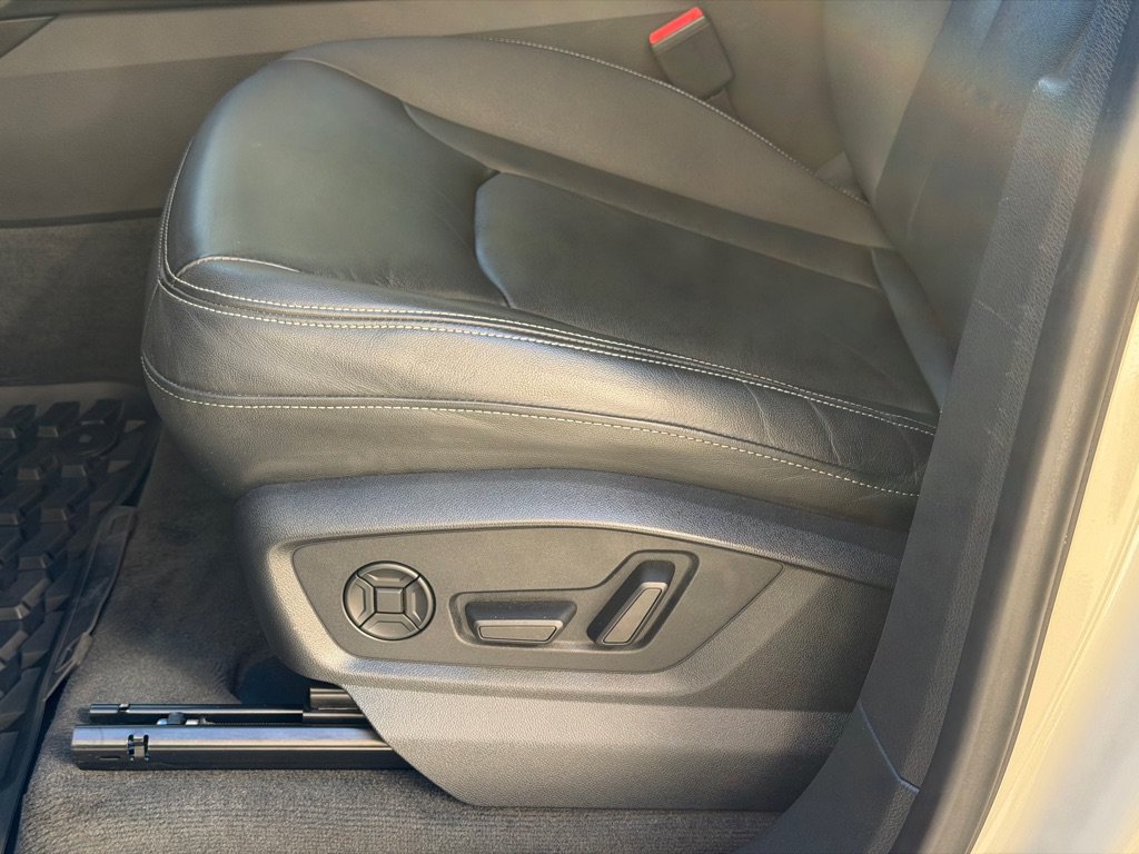 Used 2023 Audi Q8 Premium w/ Convenience Package AWD/4WD image 26