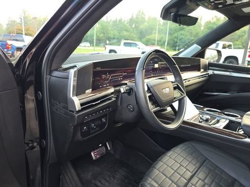 Used 2025 Cadillac Escalade Sport Platinum AWD/4WD image 35