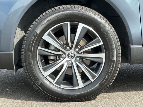 Used 2024 Toyota Venza LE image 31