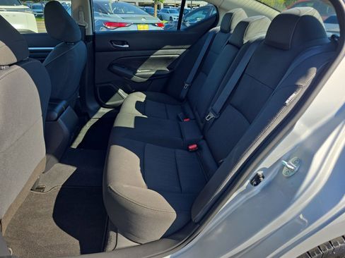 Used 2022 Nissan Altima 2.5 SV image 31