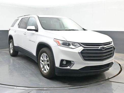 Used 2019 Chevrolet Traverse LT FWD image 2
