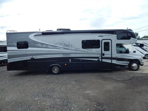 Used 2018 Ford E-450 and Econoline 450 Super Duty w/ Motorhome Prep Package RWD image 6