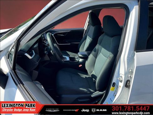 Used 2019 Toyota RAV4 XLE AWD/4WD image 20