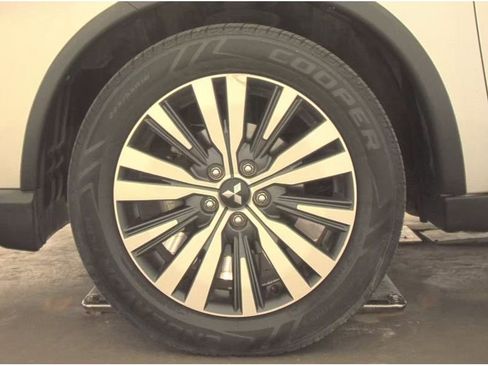 Used 2019 Mitsubishi Outlander SE image 14