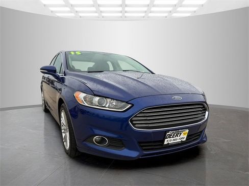 Used 2015 Ford Fusion SE w/ Equipment Group 202A image 2