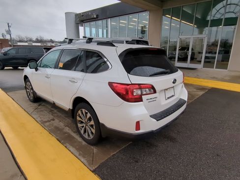 Used 2017 Subaru Outback 2.5i Touring w/ Popular Package #5A image 8