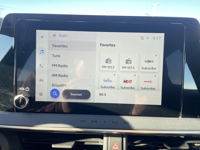 Used 2025 Toyota Prius LE FWD image 18