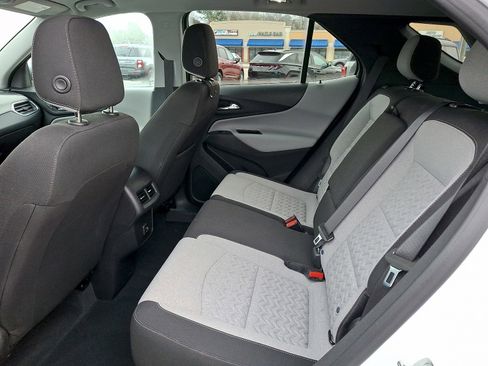 Used 2022 Chevrolet Equinox LS w/ LS Convenience Package image 9