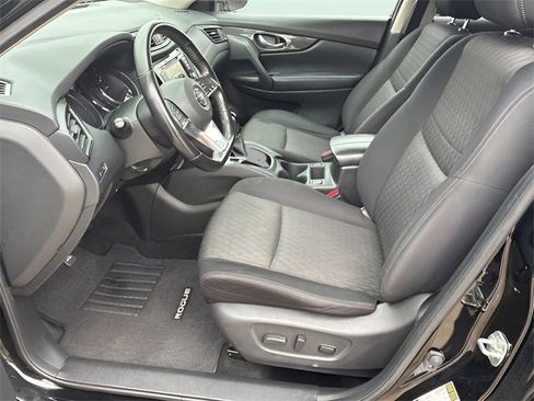 Used 2018 Nissan Rogue SV image 18