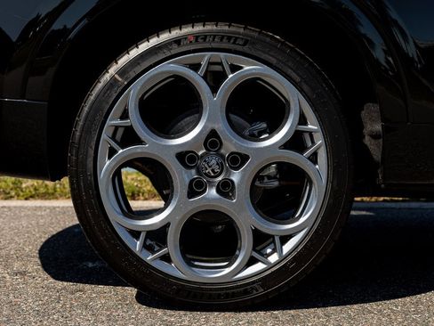 New 2025 Alfa Romeo Tonale w/ Premium Package image 17