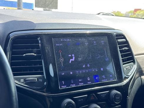 Used 2019 Jeep Grand Cherokee Laredo RWD image 20