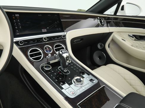 Used 2022 Bentley Continental GT AWD/4WD image 30