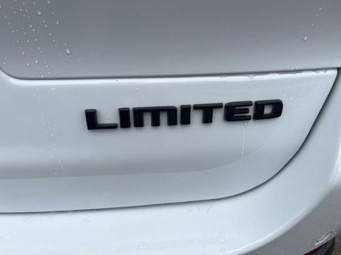 Used 2025 Jeep Grand Cherokee L Limited w/ Luxury Tech Group II image 11