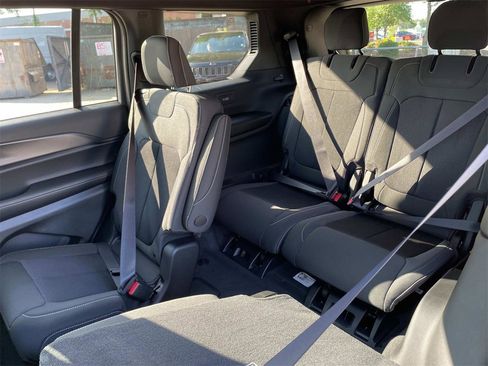 New 2025 Jeep Grand Cherokee L Laredo w/ Luxury Tech Group I image 24