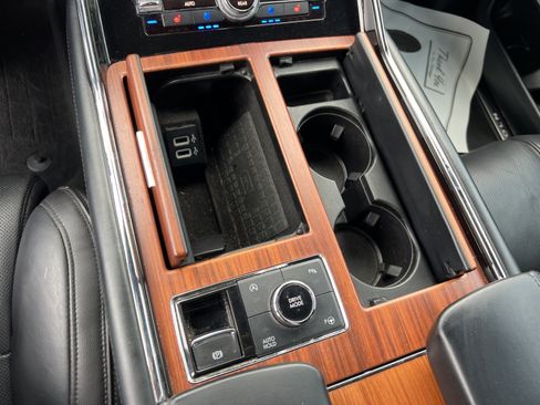 Used 2018 Lincoln Navigator Reserve w/ Technology Package AWD/4WD image 19