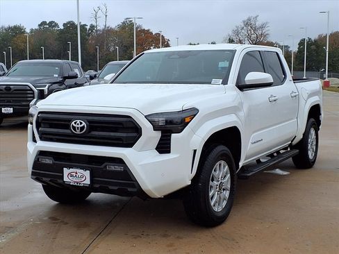 Certified 2025 Toyota Tacoma SR5 image 3