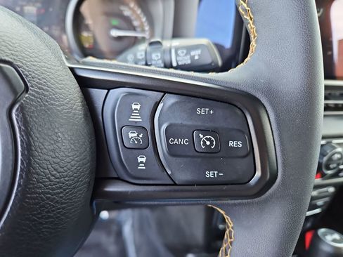 Used 2024 Jeep Wrangler Unlimited w/ Convenience Group image 12