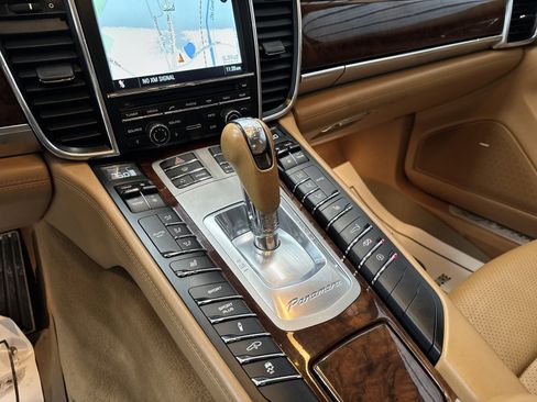 Used 2013 Porsche Panamera GTS image 18