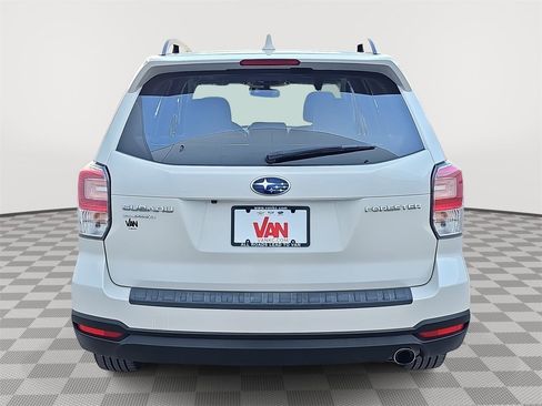 Used 2018 Subaru Forester 2.5i Premium w/ All-Weather Package image 6