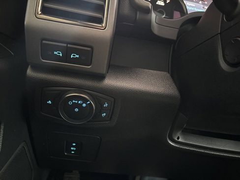 Used 2018 Ford F150 Raptor w/ Equipment Group 802A Luxury image 17