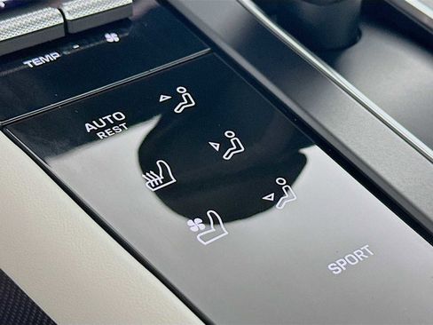 New 2025 Porsche Macan image 21