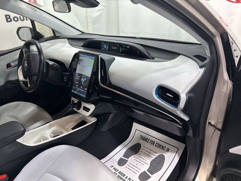 Used 2018 Toyota Prius Prime Premium image 10