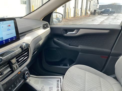 Used 2020 Ford Escape SE image 16